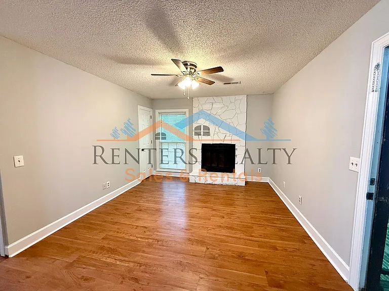 2105 Epworth Dr NE #F — Photo 2