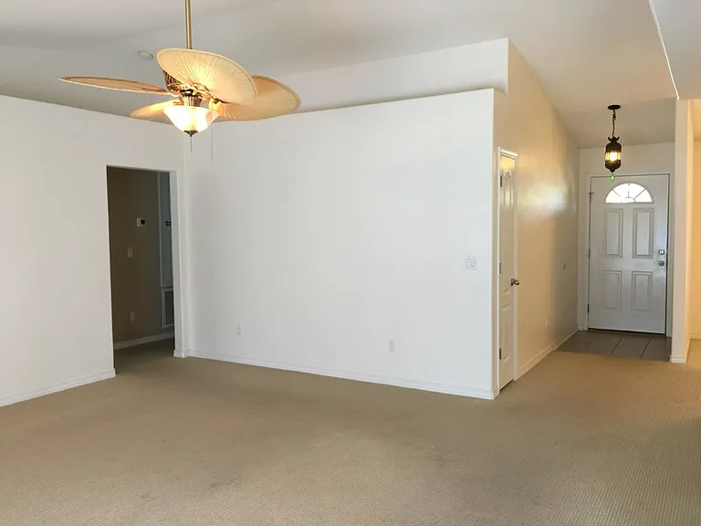 1922 Everglades Dr — Photo 2