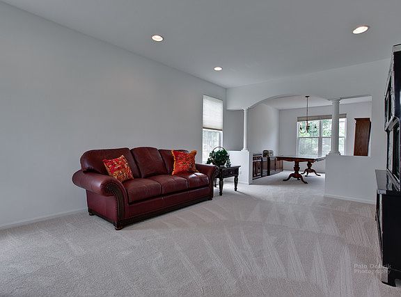 4th image of 852 Greenwood Dr