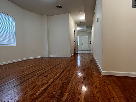 5th image of 159 Montgomery St #3