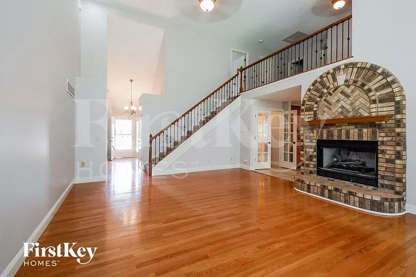 5 bed, 3.0 bath, 1970 sqft, $3,390 — Photo 4