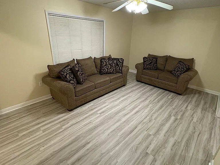 720 Carmen Ct — Photo 6
