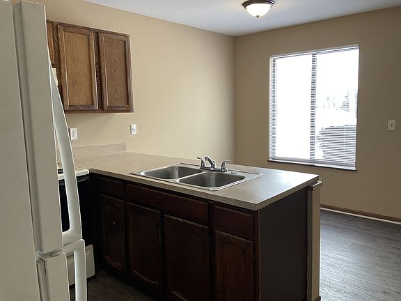 2nd image of 304 Stratford Way #1