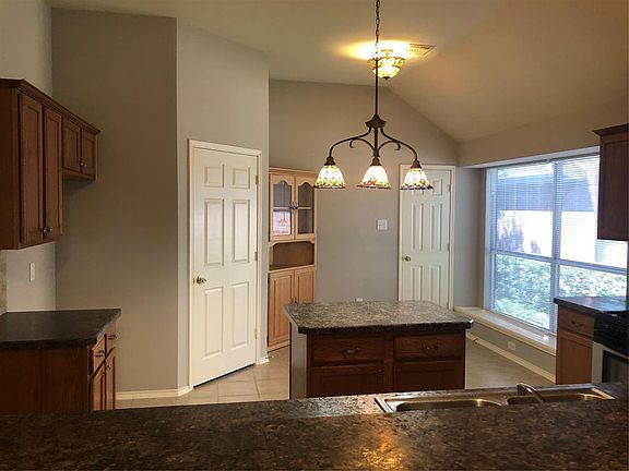 4th image of 4916 Redwood Dr