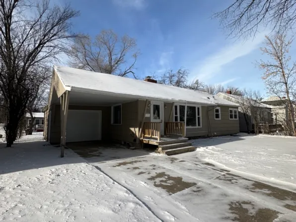 1305 5th St S, Moorhead, MN 56560