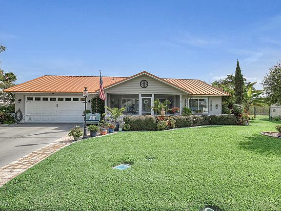 2nd image of 590 Oak Park Cir