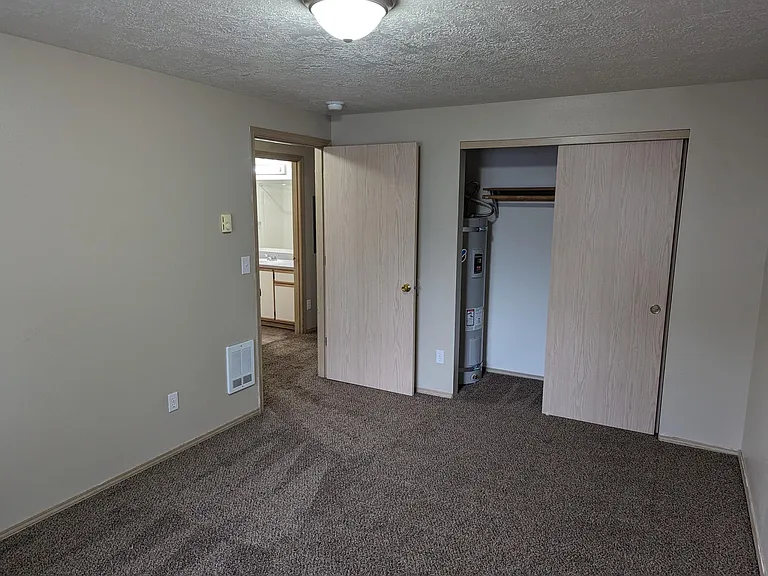 1346 W Locust St — Photo 10