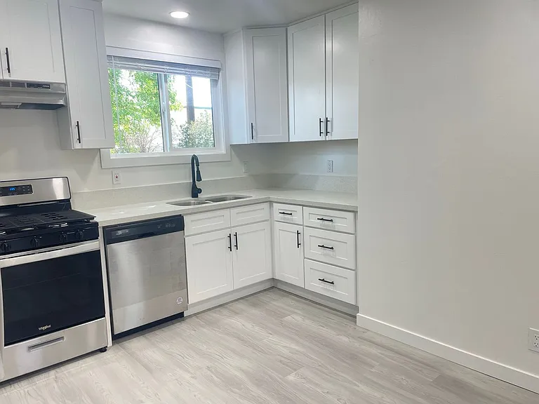 4594 Gardena Dr — Photo 3