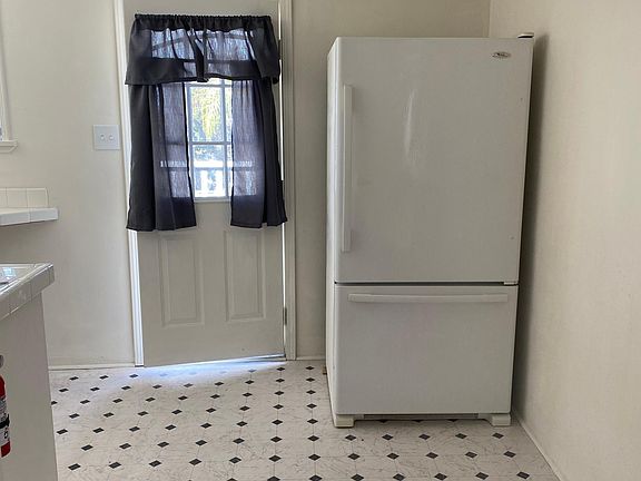 2nd image of 903 1/2 Edgewood St #2