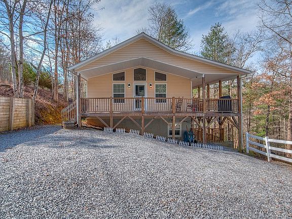 3rd image of 212 Warren Dr
