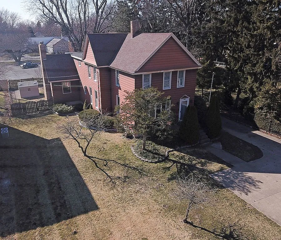 2933 Franklin St photo 1