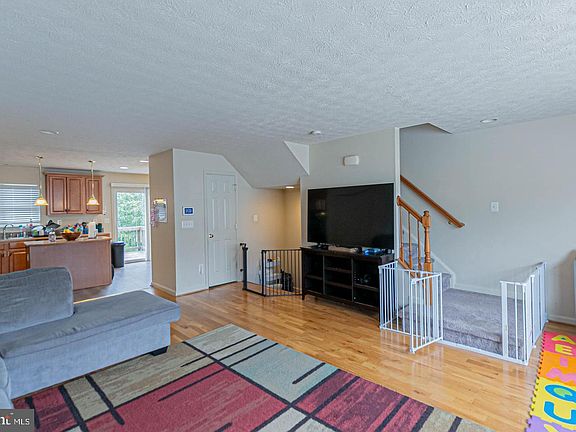 4th image of 18351 Democracy Ave