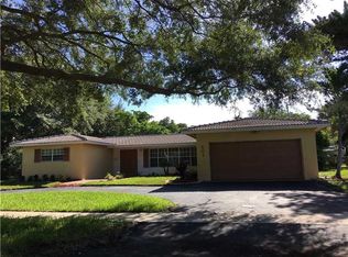 601 Ridgewood Ln, Plantation, FL 33317