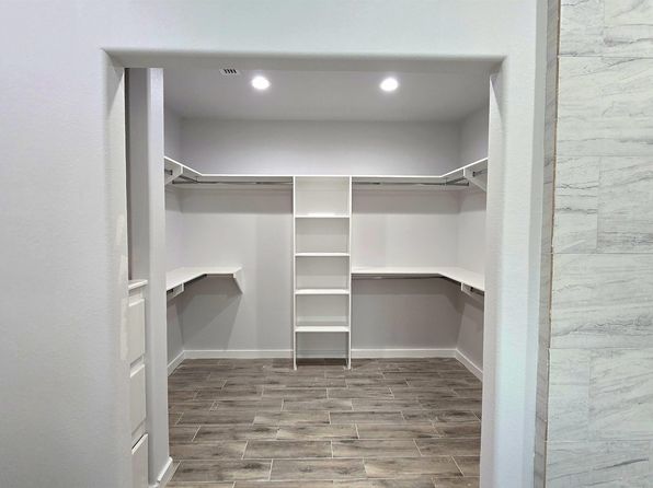 laredo-texas-447523657 picture