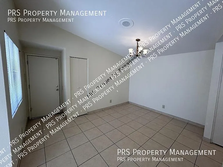1762 W Colt Rd — Photo 11
