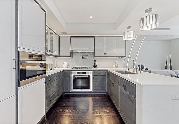 5th image of 21 E 61st St APT 12D