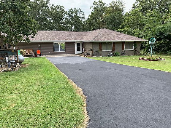 3rd image of 1355 Blackbird Ln