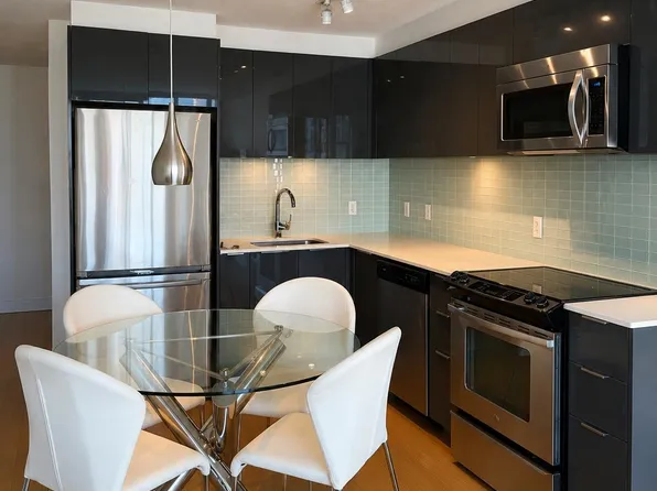 1325 Rolston St #702, Vancouver, BC V6B 0M2