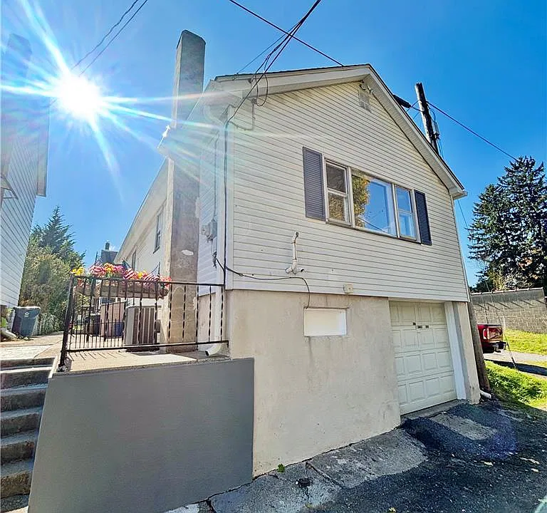 827 W Milton St