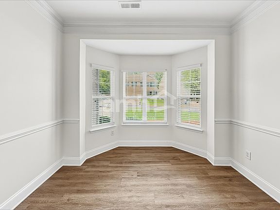 5th image of 5611 Falkland Ln