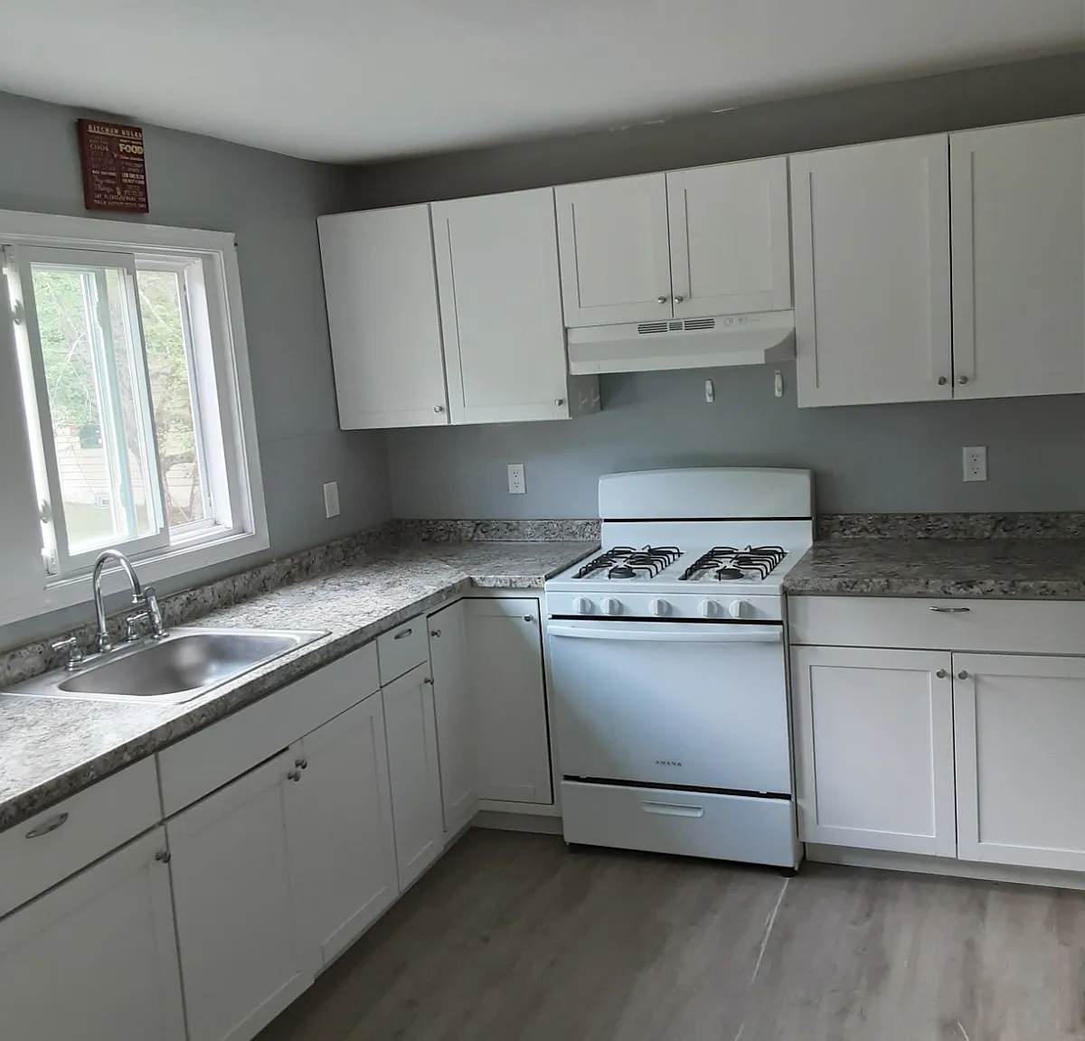 4 bed, 1000 sqft, $2,200 — Photo 2