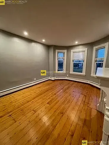 819 E 2nd St #3 — Photo 3
