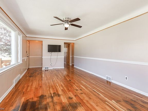 3rd image of 30200 Truman Ave