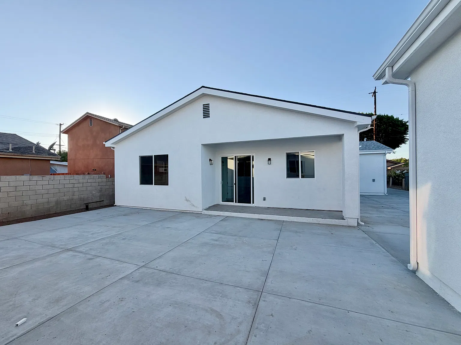 4 bed, 1686 sqft, $4,400 — Photo 2