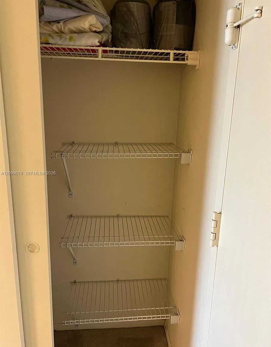 Desoto Park Condo — Photo 4