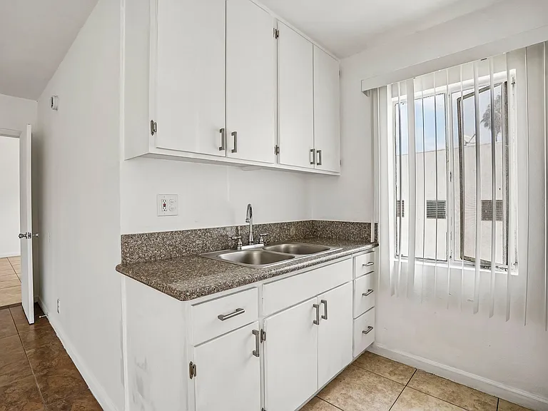 3867 Potomac Ave. — Photo 38