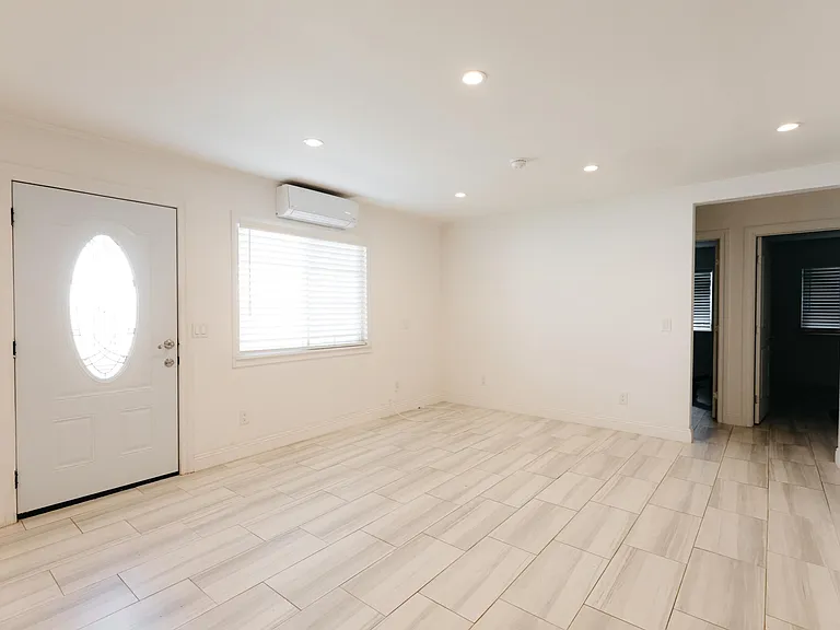 18730 Prairie St — Photo 1