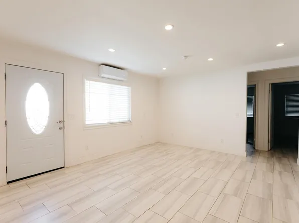 18730 Prairie St, Northridge, CA 91324