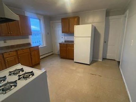 2nd image of 1049 Charles St Unit 3