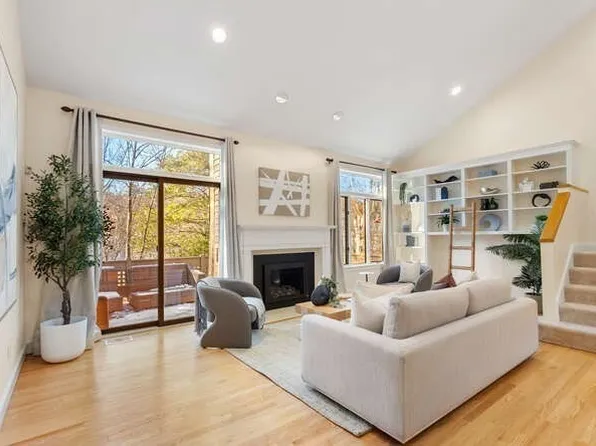 7 Wainwright Rd Unit 15, Winchester, MA 01890