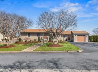 14 Leawood Dr, Cranston, RI 02920