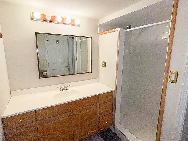 10 Miami Cir — Photo 16