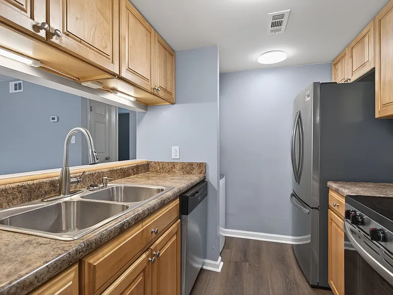 3528 Dublin Ct — Photo 6