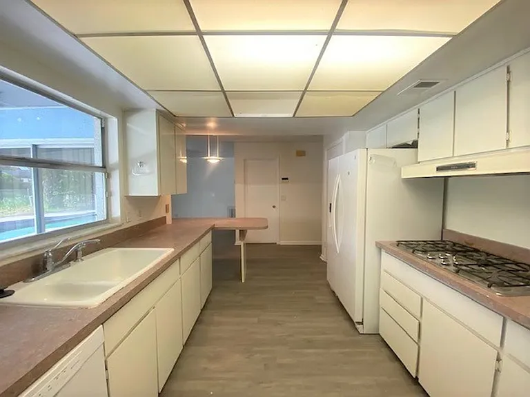 2114 Winnebago Trl — Photo 11