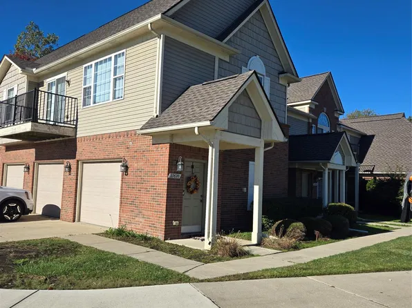 27620 Hidden Oaks Dr, Brownstown, MI 48183