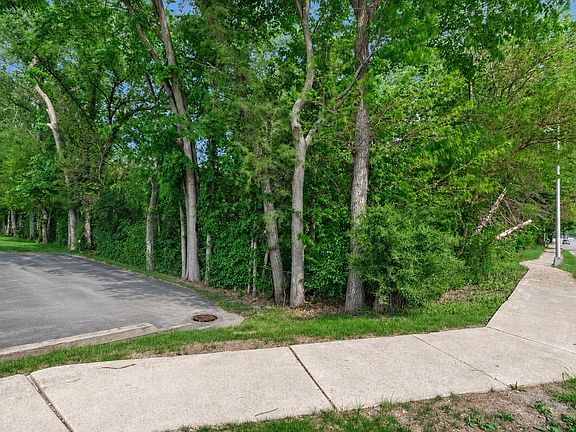 2nd image of 2623 Essington Rd