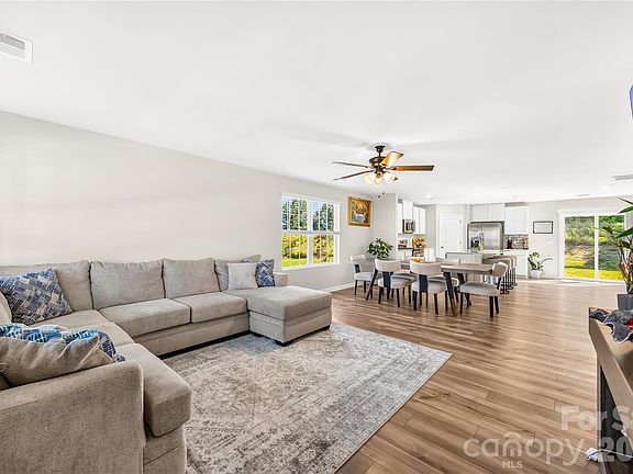 5th image of 527 Millstone Dr