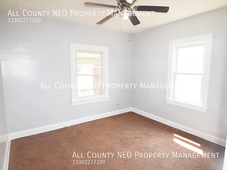 1241 Bedford Ave SW — Photo 3