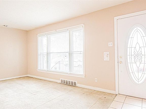 4th image of 1209 Hamlet Ct