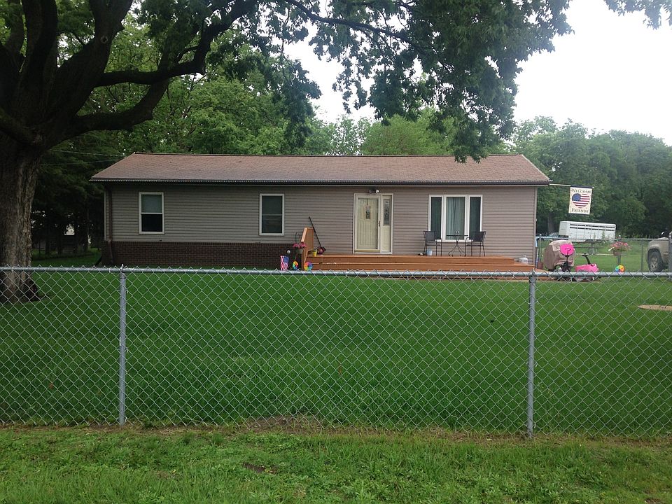 1st image of 1602 Gateway Dr