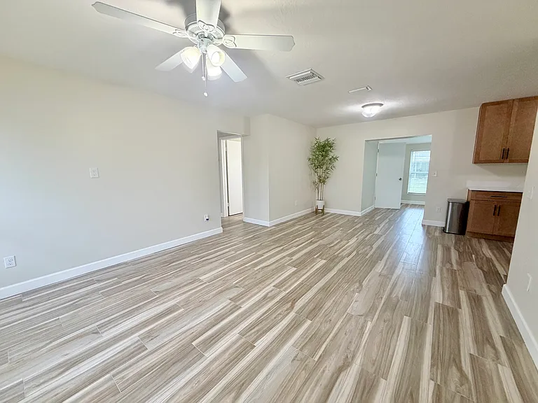 1650 Hastings Dr — Photo 4