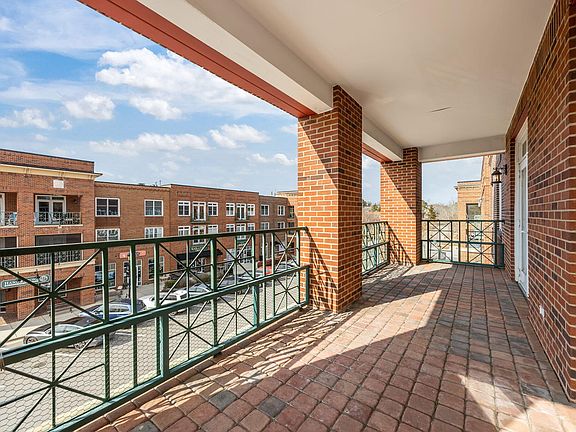 4th image of 634 Meadowmont Village Cir #634