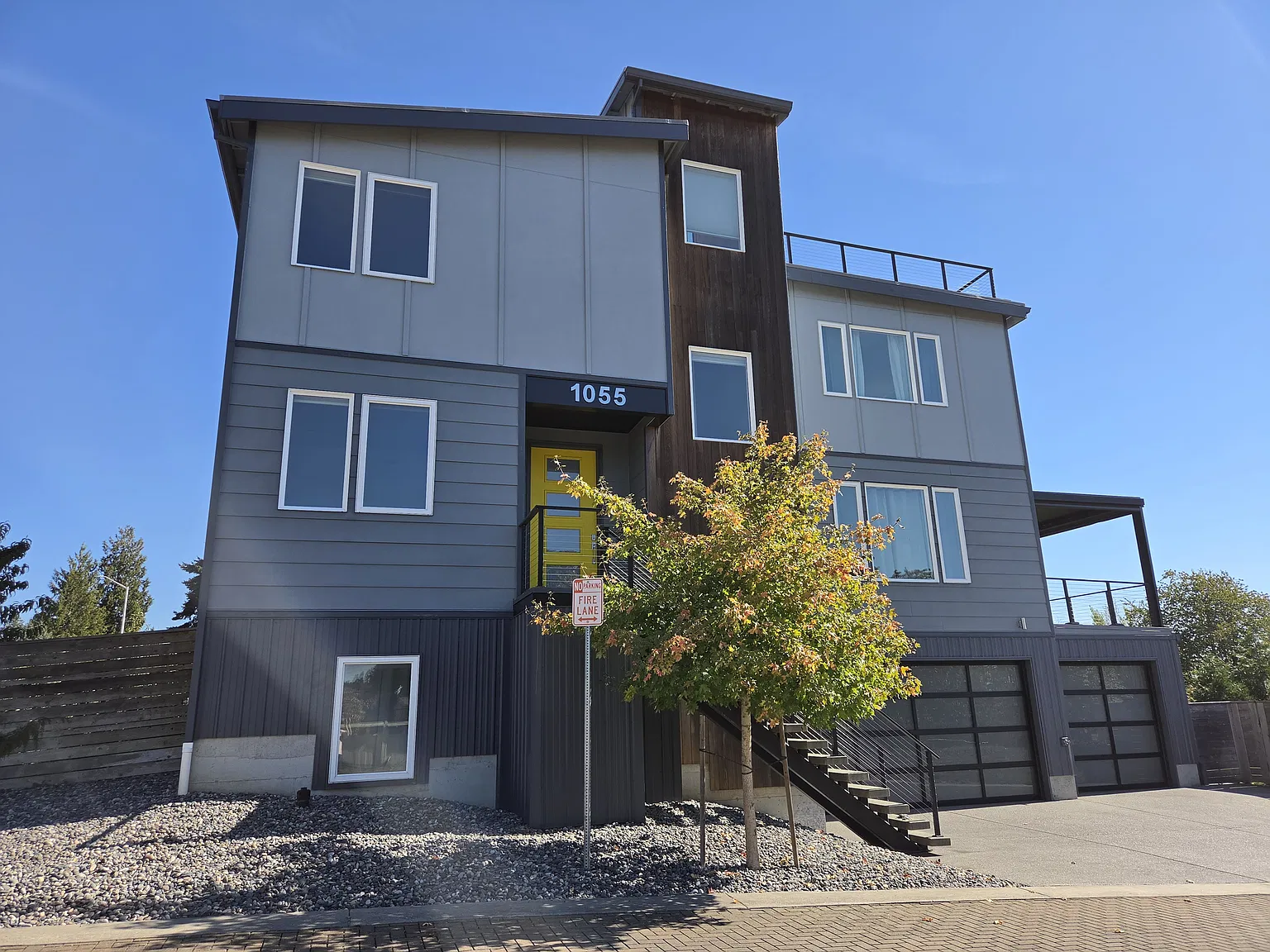 4 bed, 3.5 bath, 3278 sqft, $4,000 — Photo 1