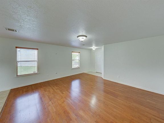 5th image of 414 Remington Park Ct
