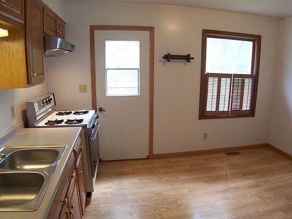 3rd image of 9417 11th St W