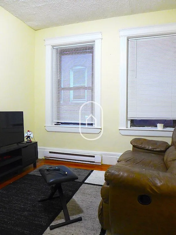 2 bed, 999 sqft, $2,800 — Photo 3